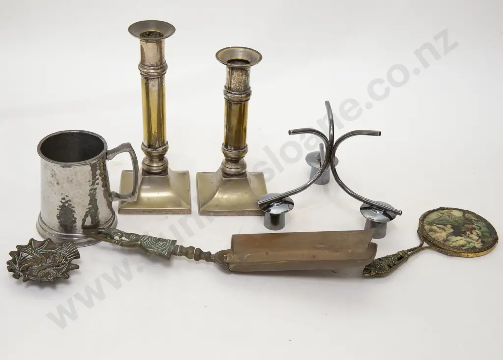Small Box of Assorted Metal Ware Image 1++