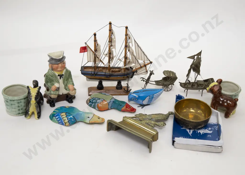 Small Box of Assorted Ornaments Image 1++