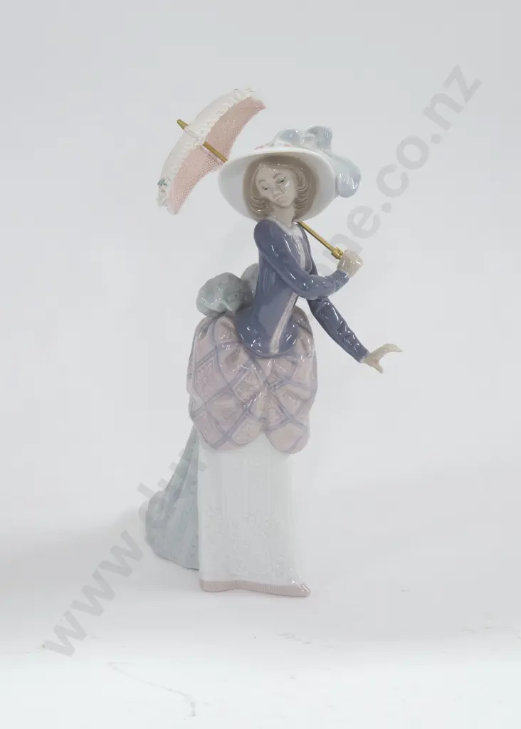 Smaller Lladro Figure of Lady With Parasol Image 1++