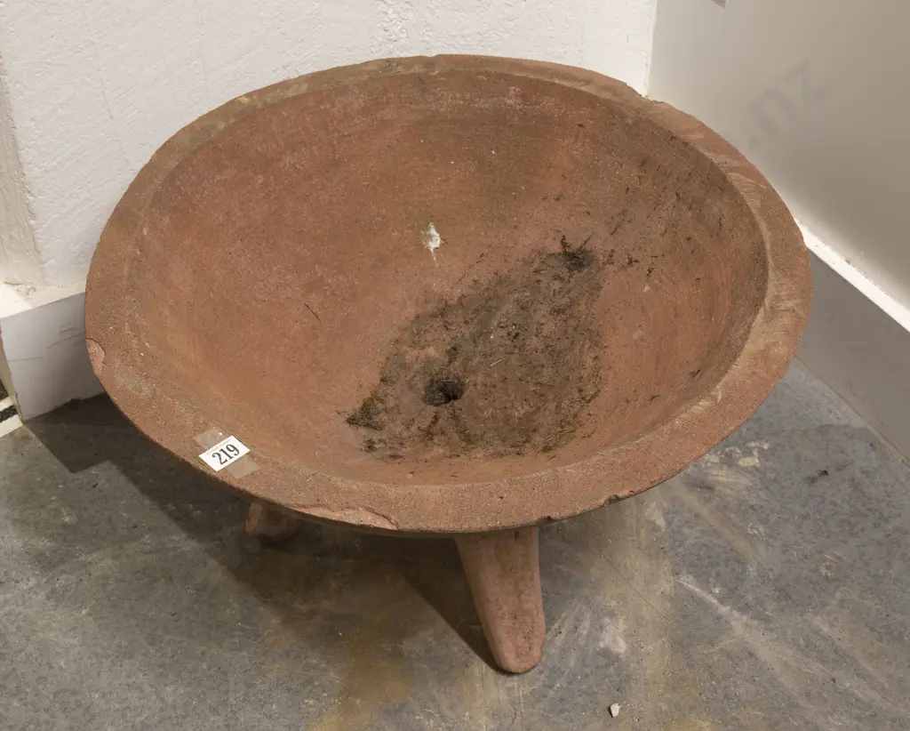 Terracotta Tripod Bowl (Rim Chipped) Image 1++