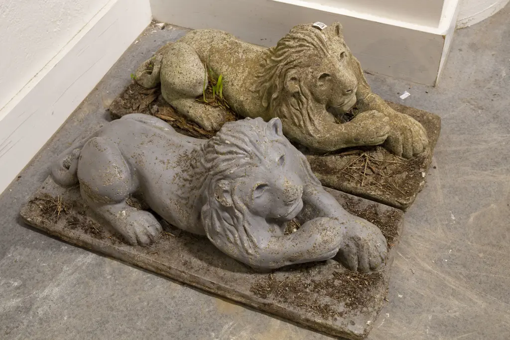 Pair of Lion Garden Ornaments Image 1++