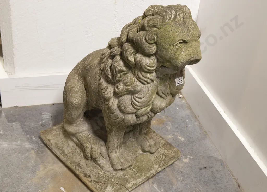 Temple Lion Garden Ornament Image 1++