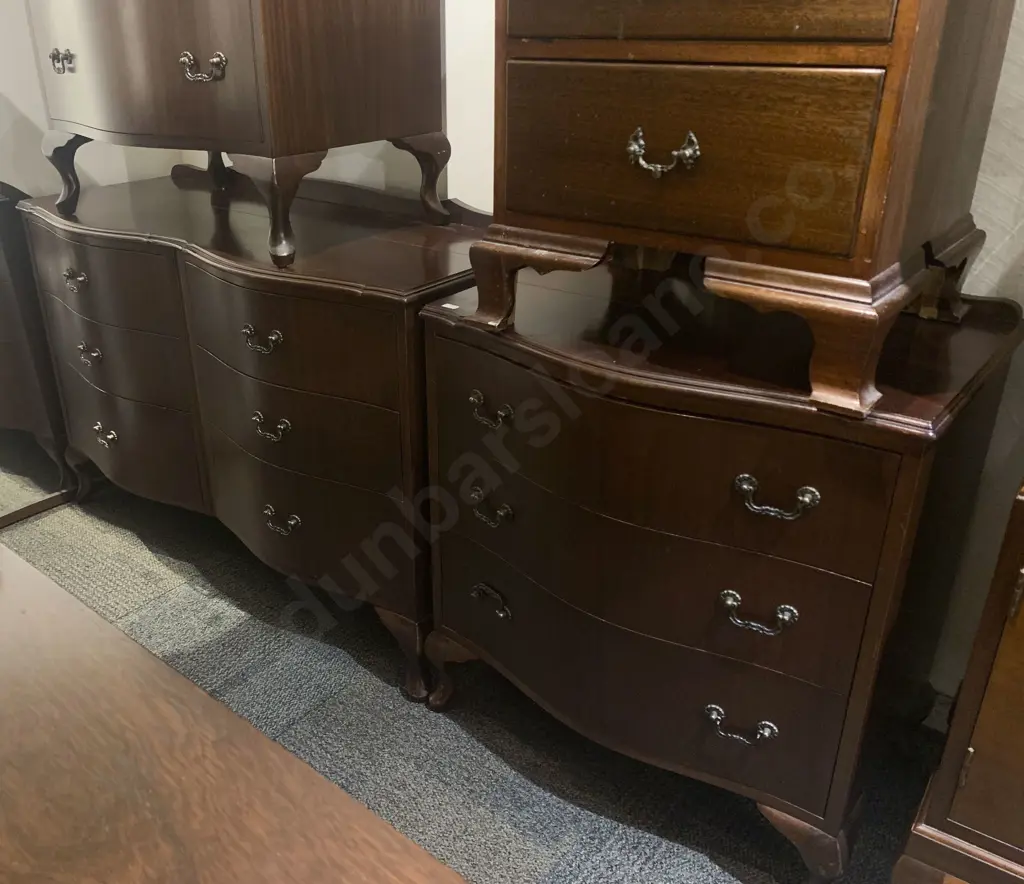 Mahogany Serpentine Three Piece Bedroom Suite Image 1++