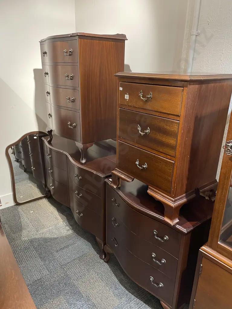 Mahogany Serpentine Three Piece Bedroom Suite Image 1++