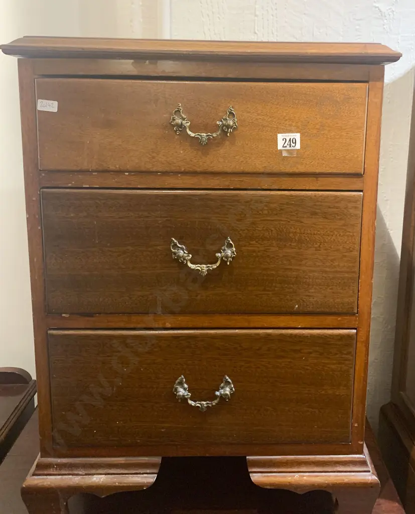 Mahogany Bedside Chest Image 1++