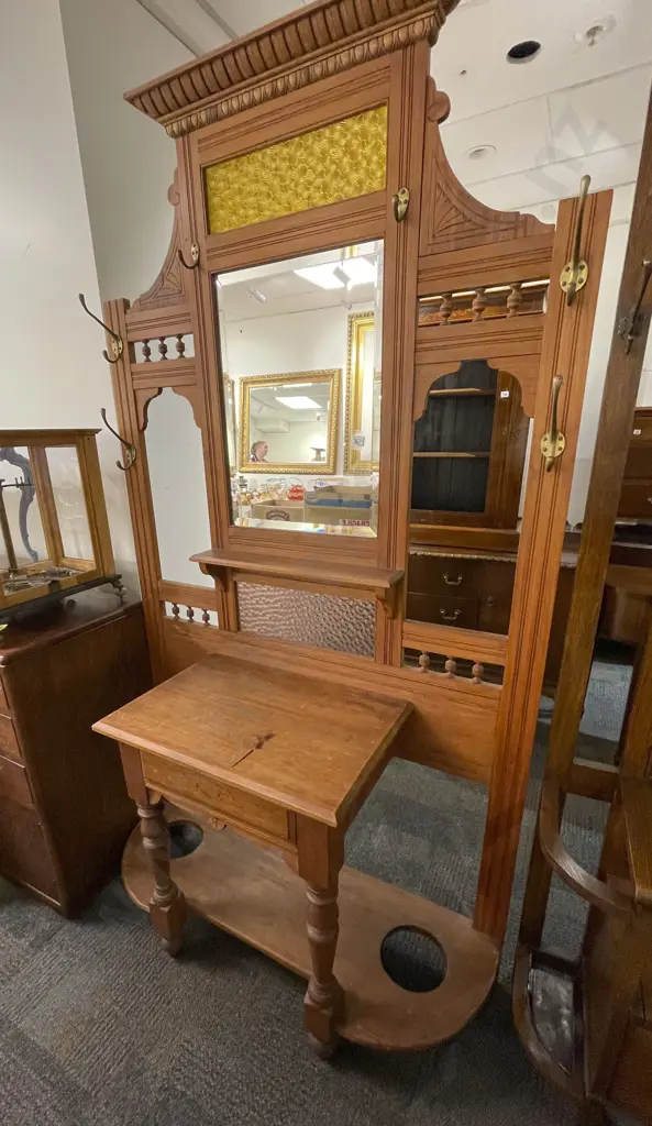 Late 19th Century NZ Colonial Kauri Hall Stand Image 1++