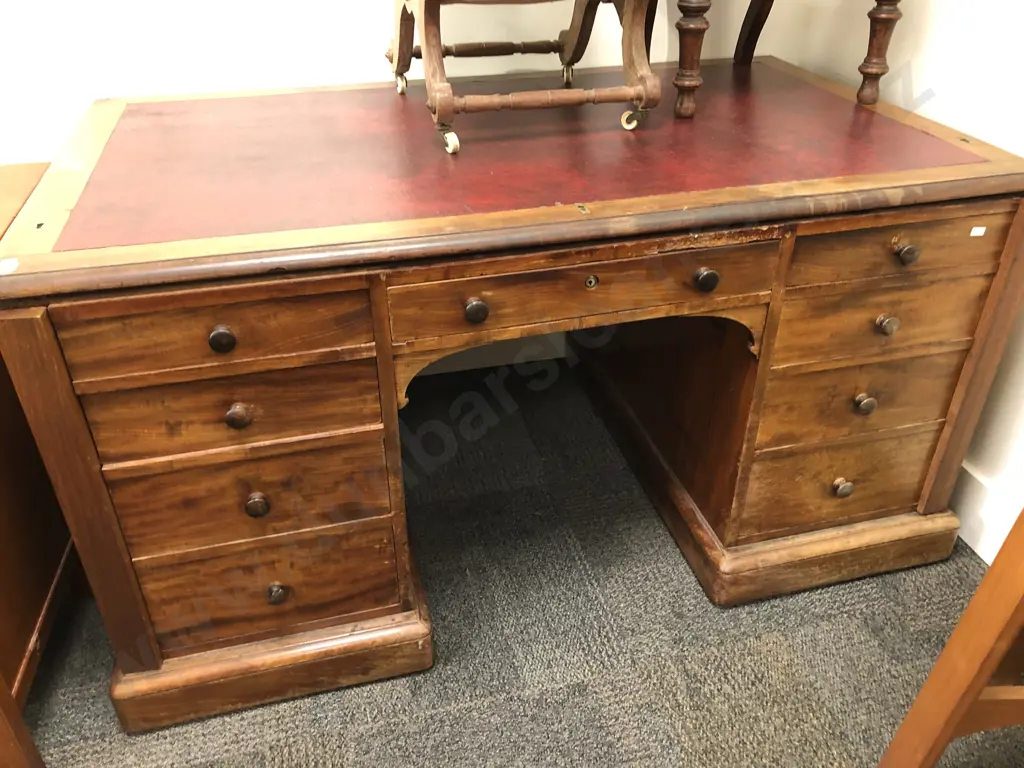 Victorian Mahogany Kneehole Desk Image 1++