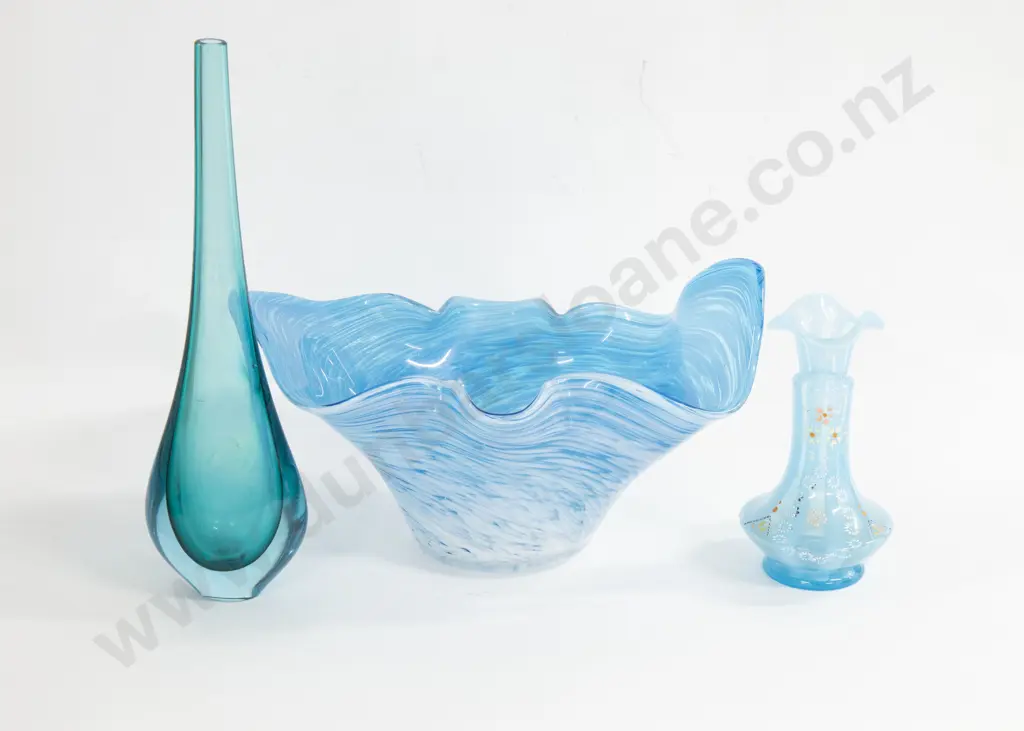 Mid 20th Century Shaped Glass Bowl Together With Two Other Vases Image 1++