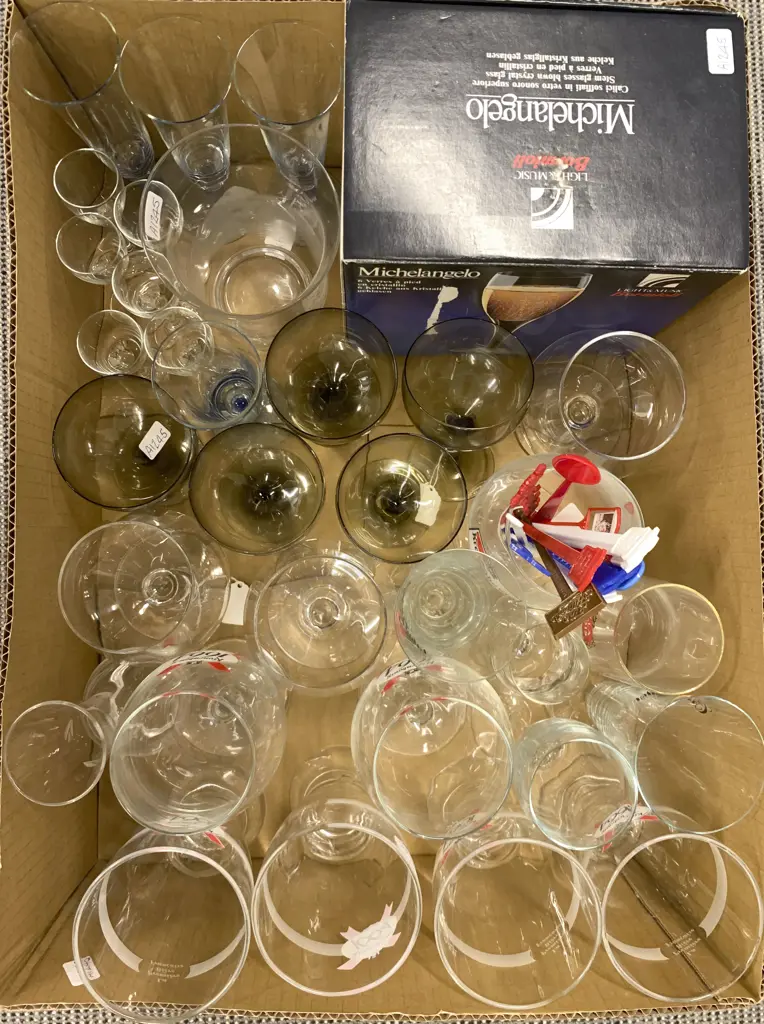 Box of Assorted Glassware Image 1++
