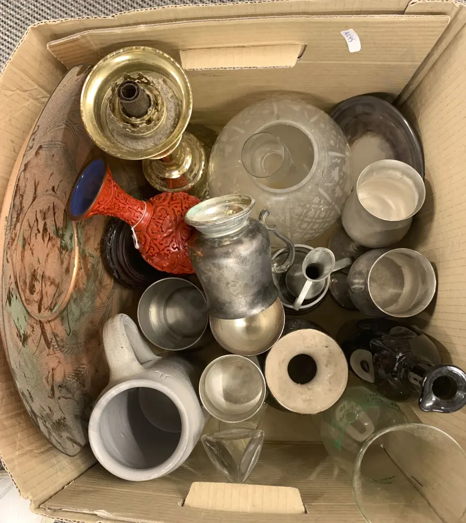 Box of Assorted Metalware Image 1++