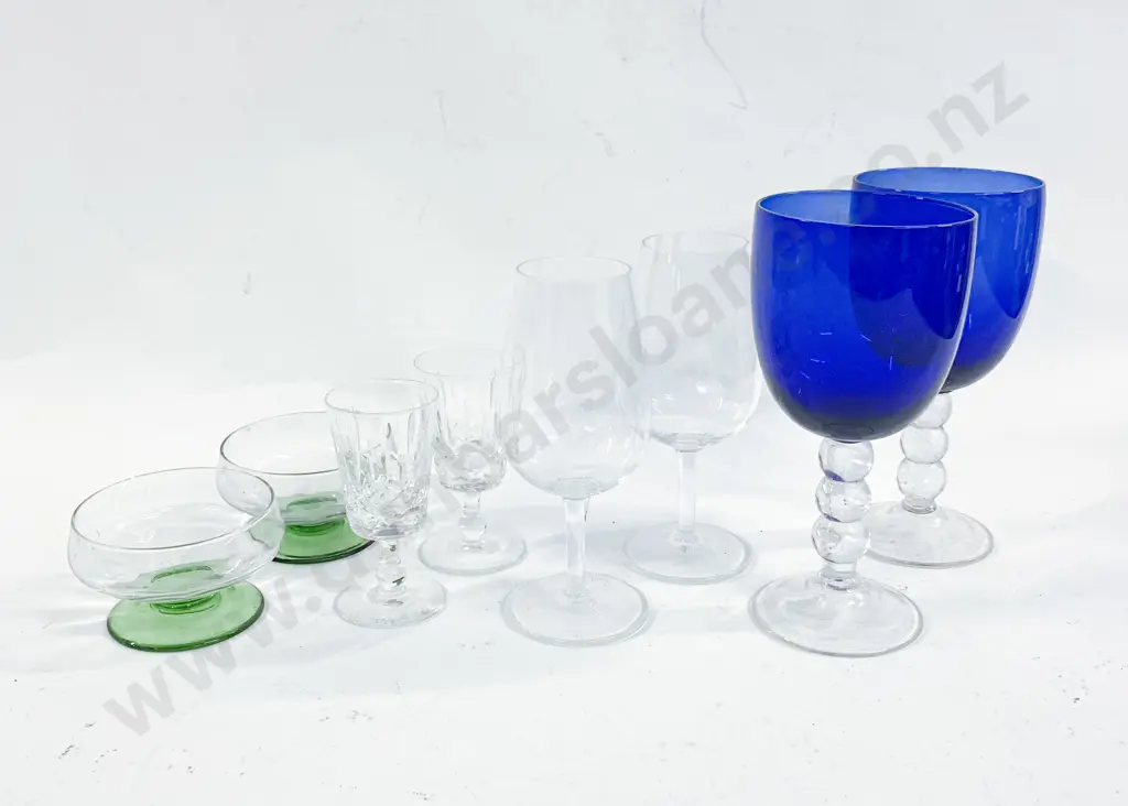 Quantity of Various Glassware Image 1++
