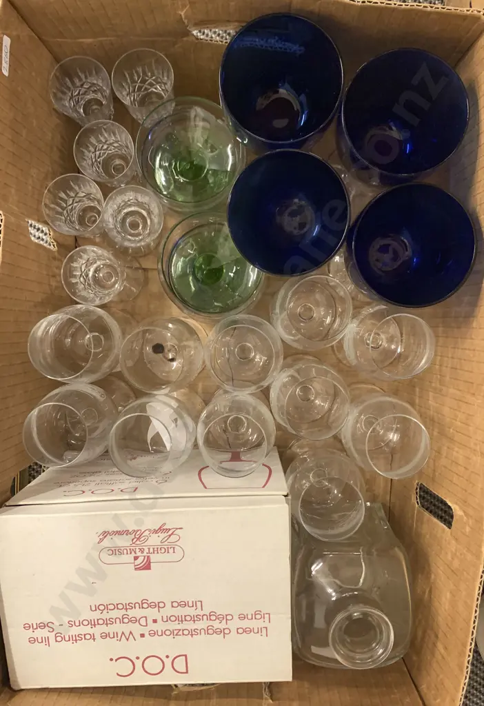 Quantity of Various Glassware Image 1++