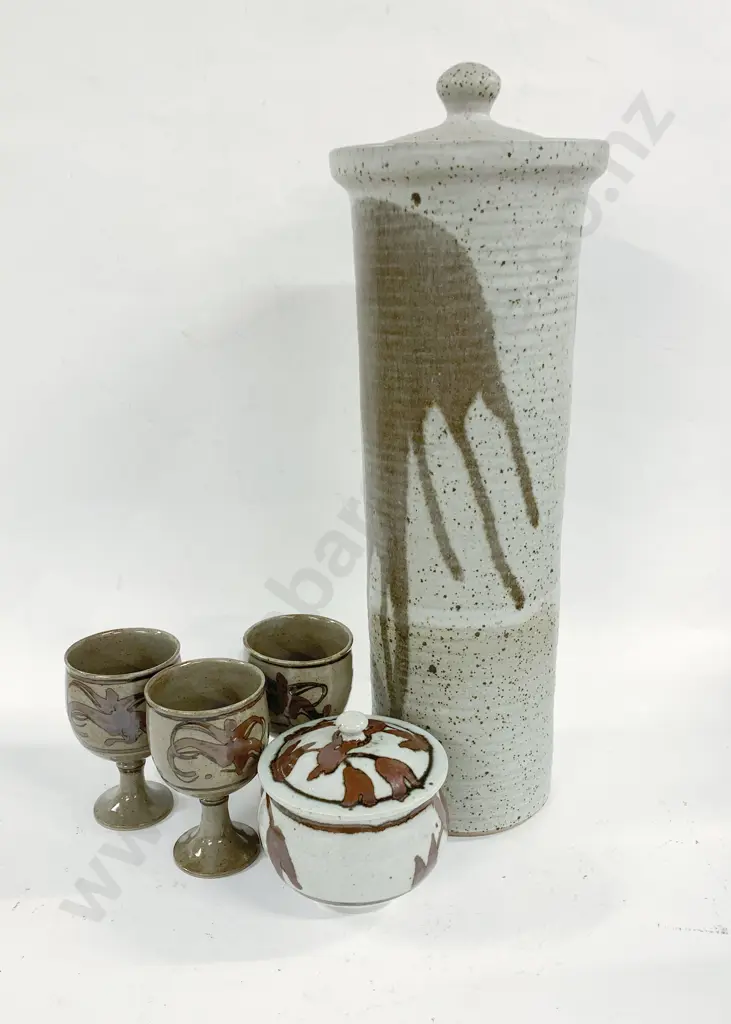 Selection NZ Pottery (5) including spaghetti jar Image 1++