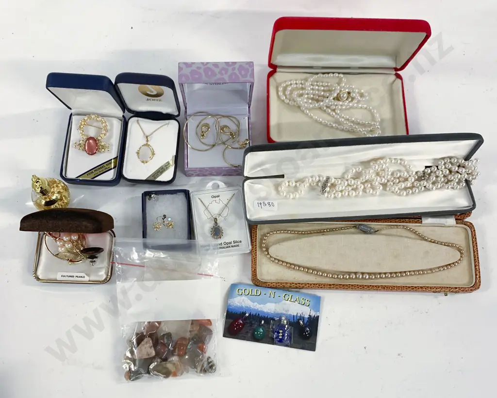 Various Jewellery incl. Pearls Image 1++
