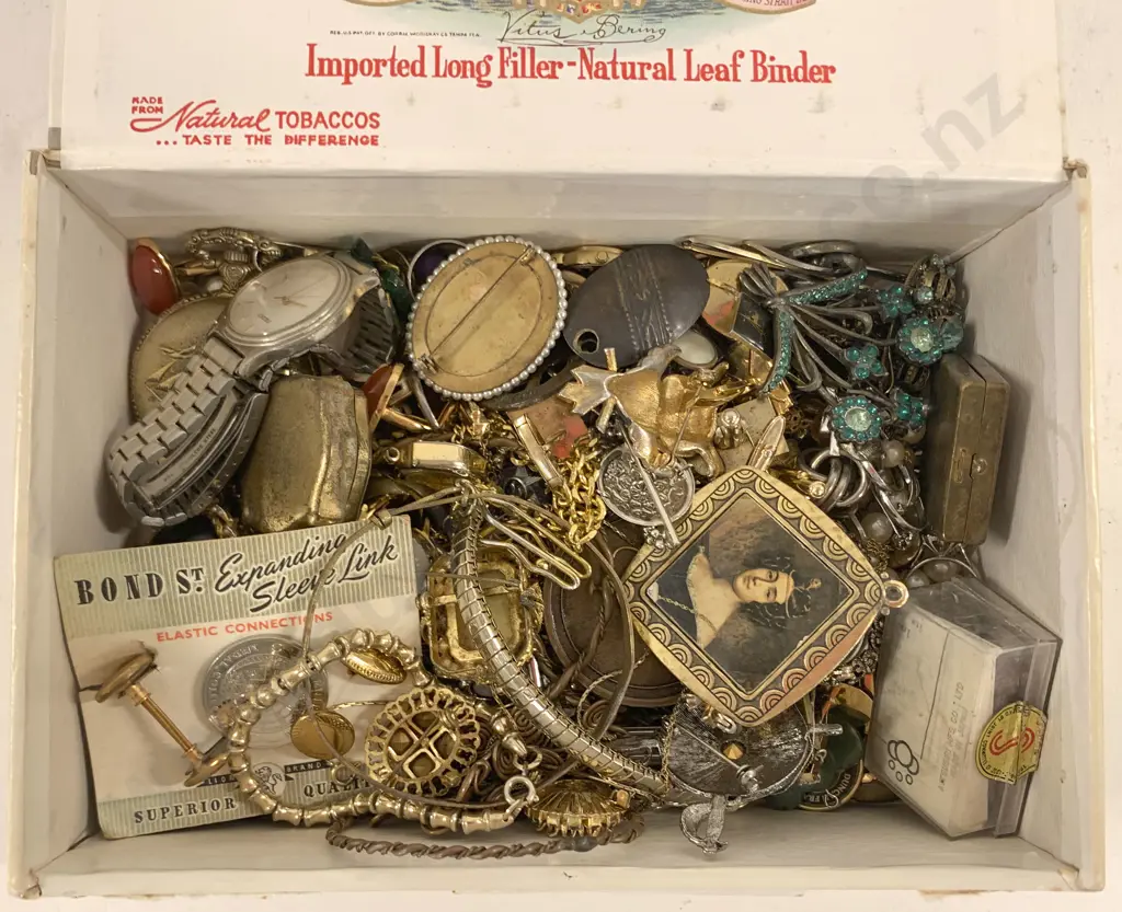 Quantity of Costume Jewellery Image 1++