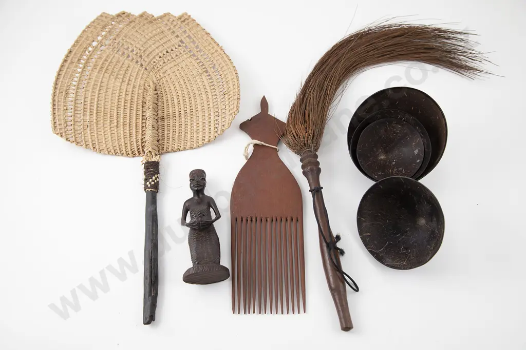 Assorted Tribal Pieces incl. Fly Whisk Image 1++
