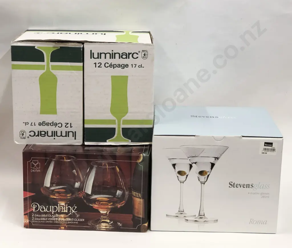 Assorted Boxed Glassware Image 1++