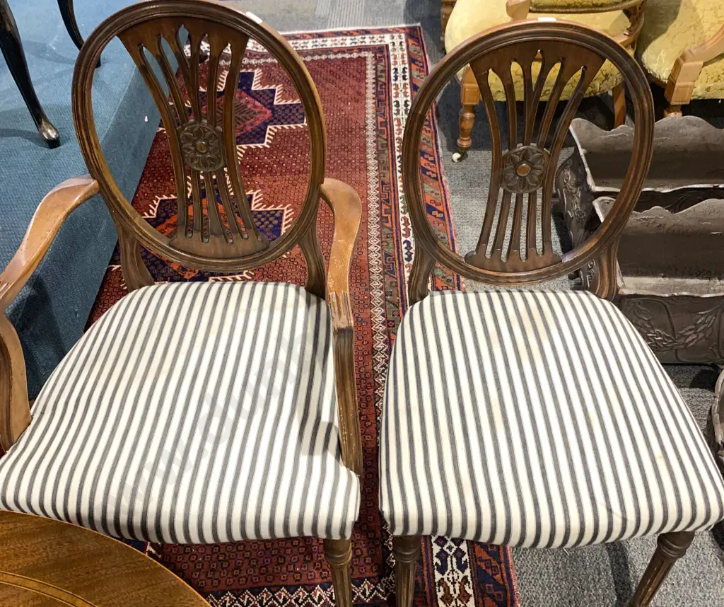 Set of Eight Chippendale Style Mahogany Dining Chairs Image 1++