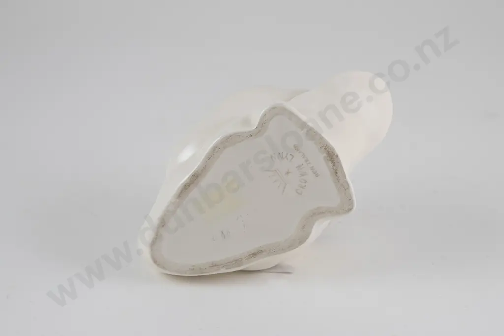 Crown Lynn Small Swan Image 1++