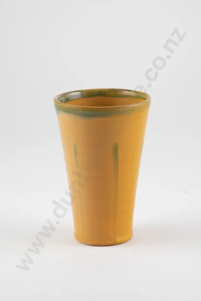 Katherine Smyth Beaker Vase Image 1++