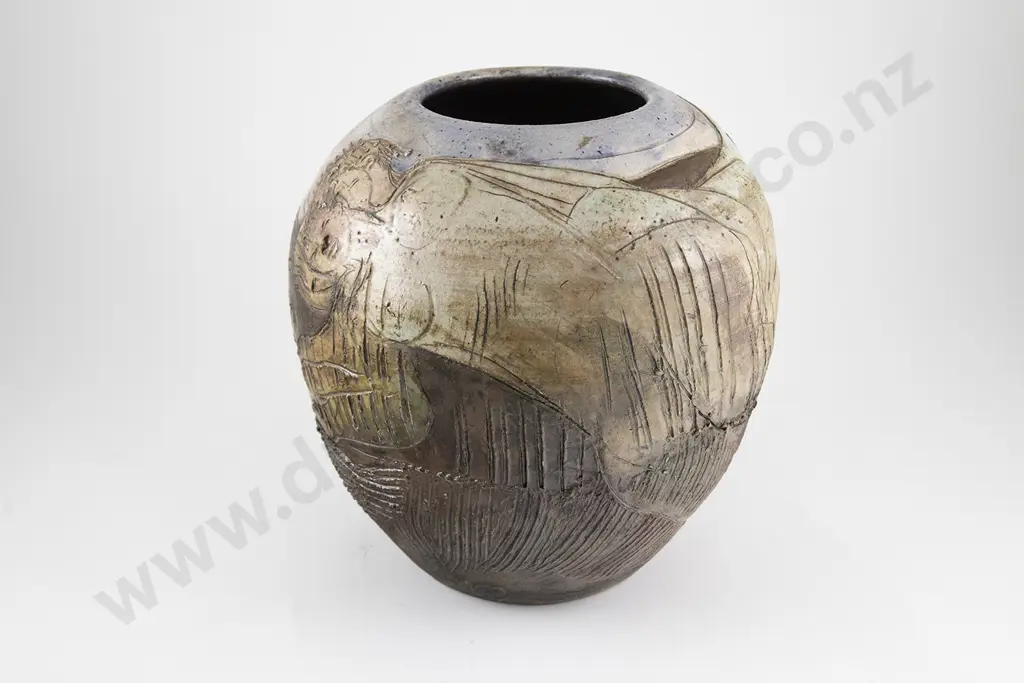 Ilene Kratka (Hawaiian) Sculptural Vase Image 1++