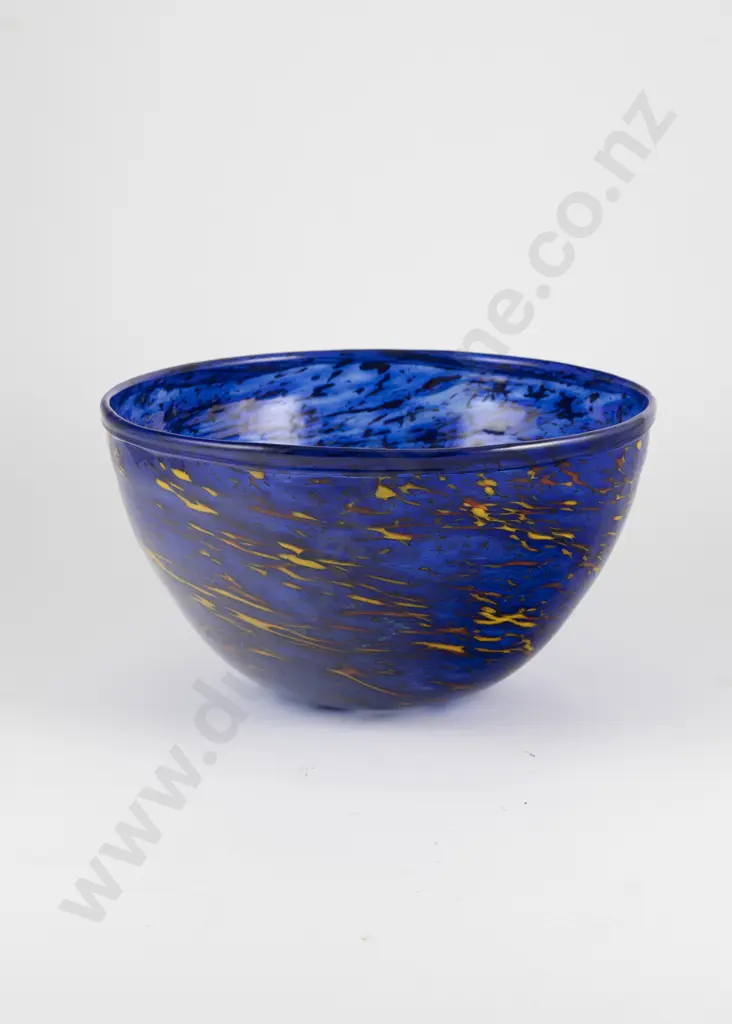 Garry Nash Handblown Glass Bowl Image 1++