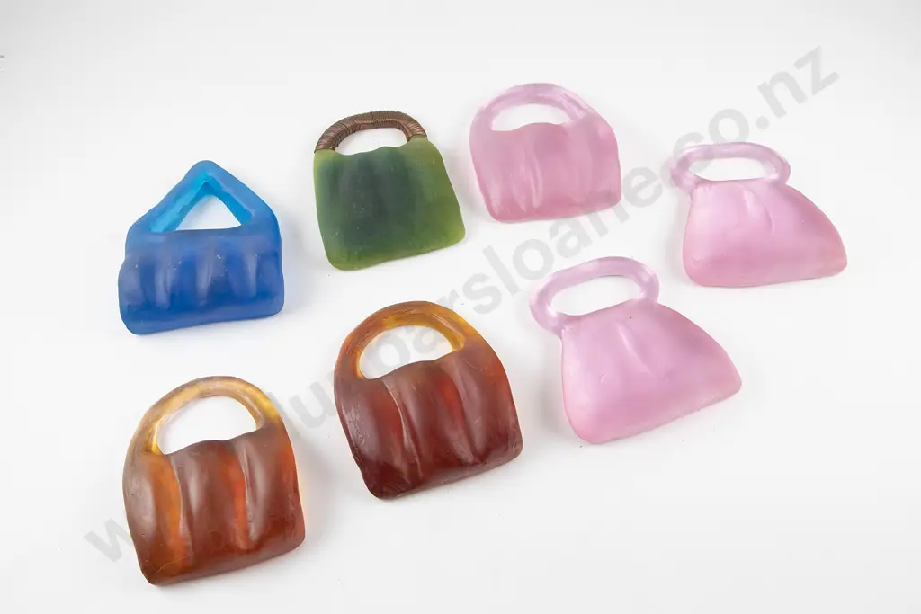 Fiona Richter - 7 Handbags Image 1++