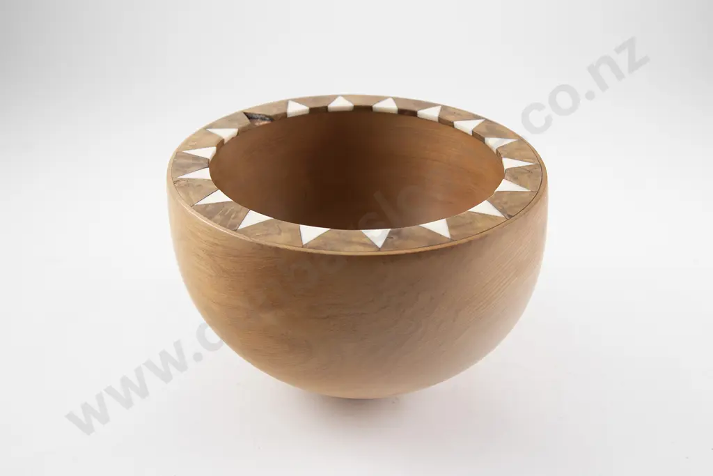 Paul Mason Inlaid Rimu Bowl Image 1++