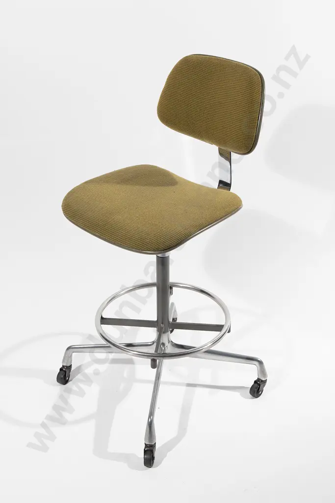 Charles and Ray Eames for Herman Miller Architects chair Image 1++