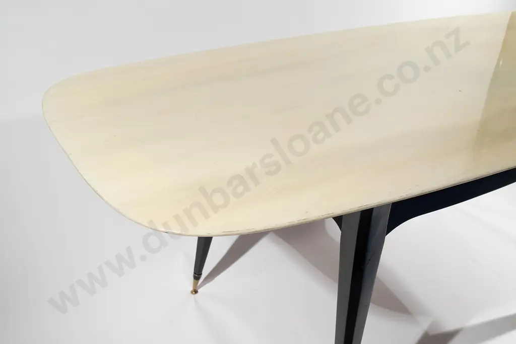 Onyx/marble top on a black lacquered wooden base with brass feet Image 1++