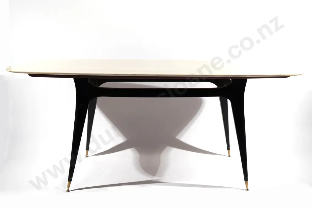 Onyx/marble top on a black lacquered wooden base with brass feet Image 1++