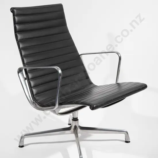 Charles & Ray Eames Aluminium Group Lounge Chair