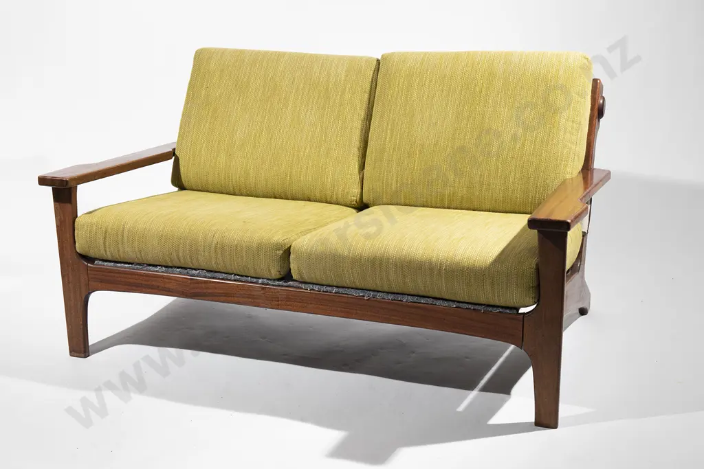 Fred Lowan T 5 Couch Image 1++