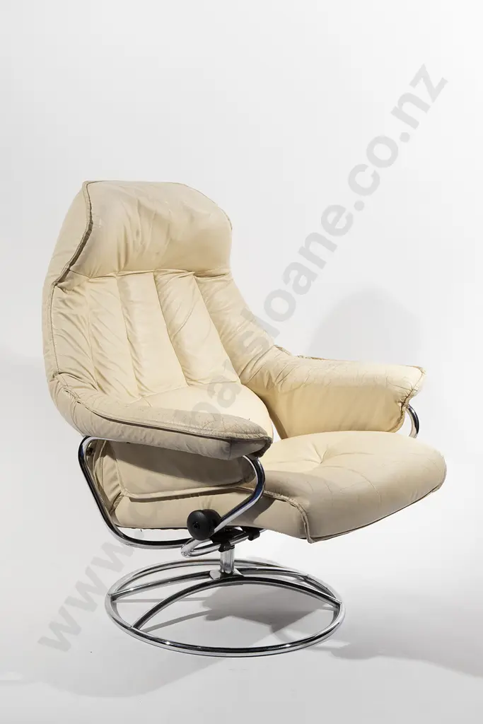 Ekornas Lounge Chair Image 1++