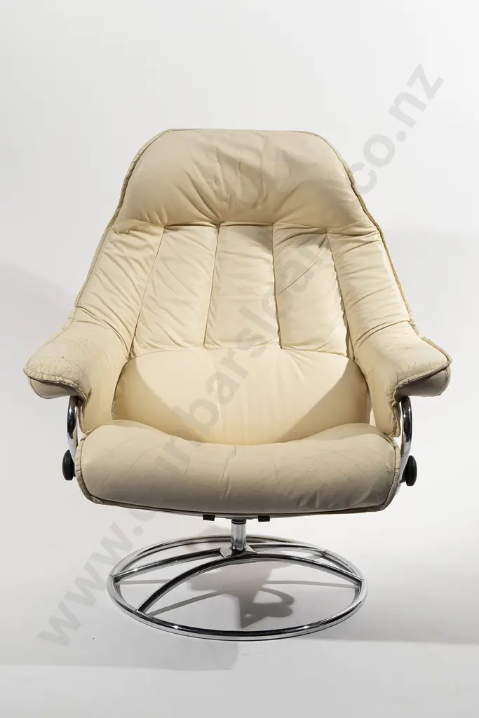 Ekornas Lounge Chair Image 1++