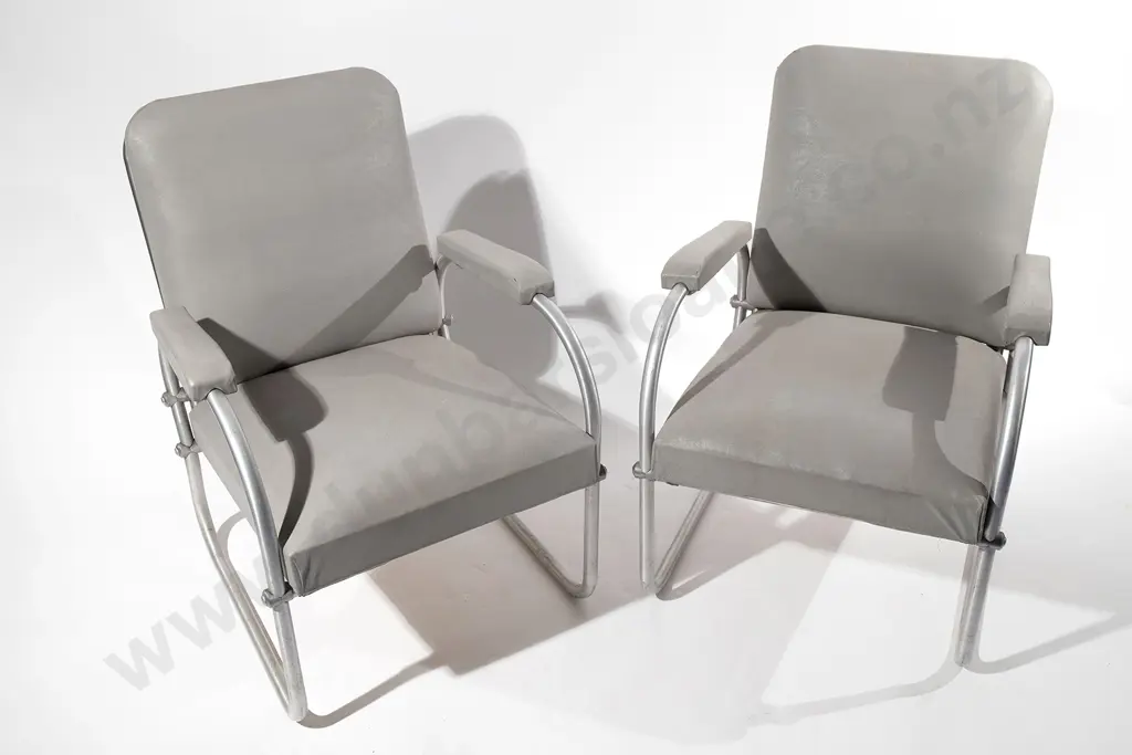 Warren McArthur Lounge Chairs Image 1++