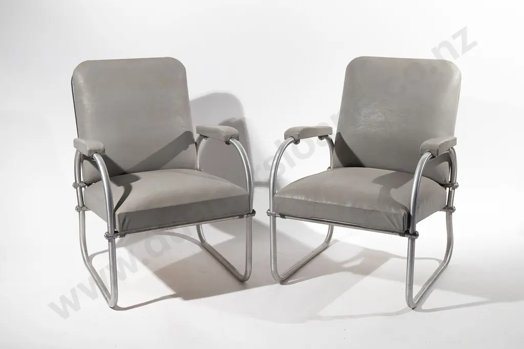 Warren McArthur Lounge Chairs Image 1++