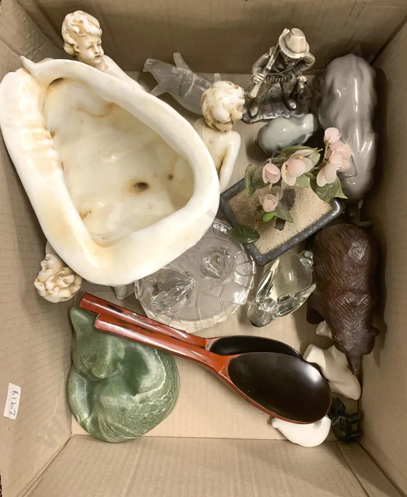 Box of Assorted Animal Ornaments etc Image 1++