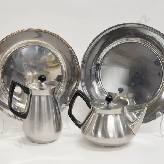 Quantity of Assorted Woodware and Metalware