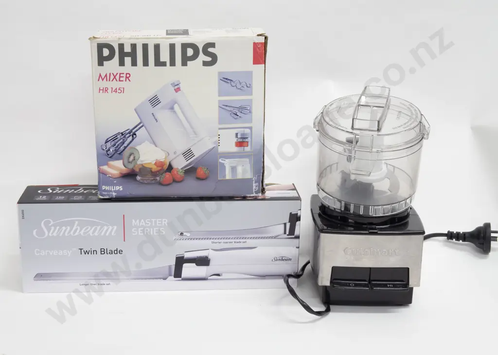 Box of Assorted Modern Kitchenware including Trays Image 1++