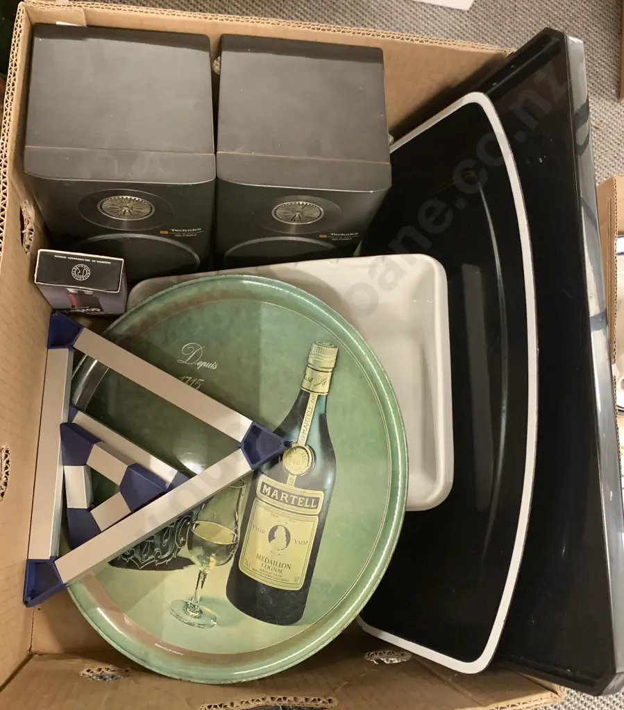 Box of Assorted Modern Kitchenware including Trays Image 1++