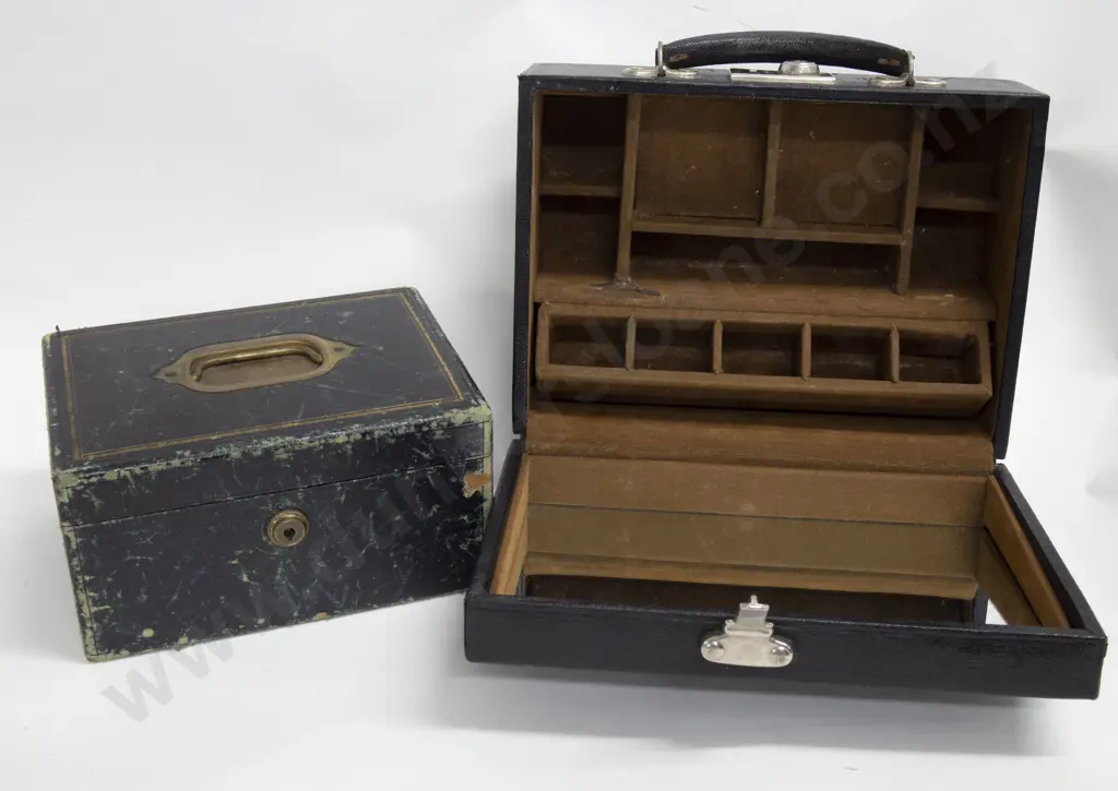 Two Vintage Jewellery Boxes including One with Mirror Interior Image 1++