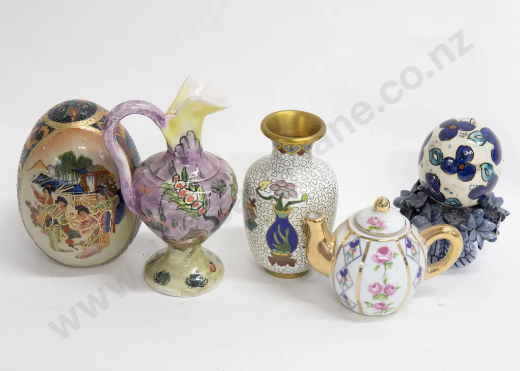 Small Box of Assorted including Decorative Eggs Image 1++