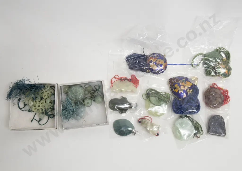 Small Quantity of Assorted Asian Jewellery including Hardstone Pendants Image 1++