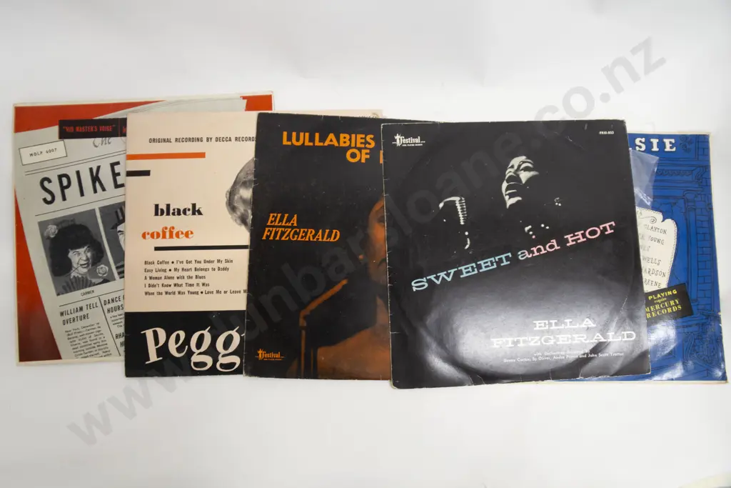 Quantity of Assorted CDs Image 1++