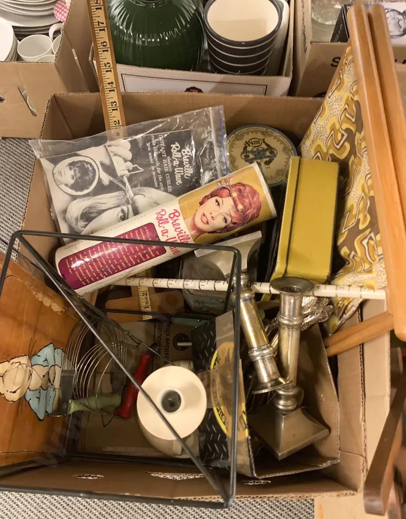 Box of Assorted Vintage incl. Breville Hair Curler Image 1++