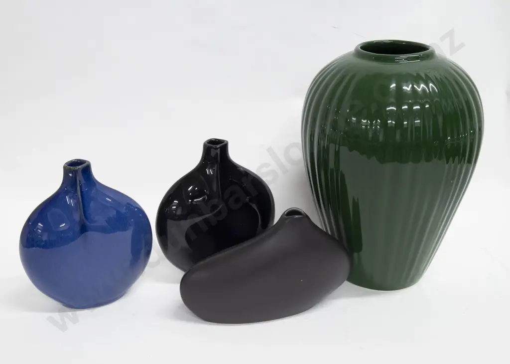 Quantity of Assorted Vases Image 1++