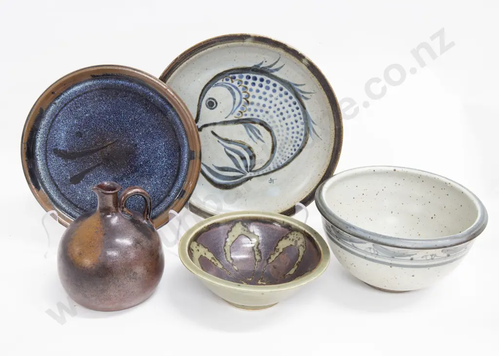 Quantity of Assorted NZ Pottery Image 1++