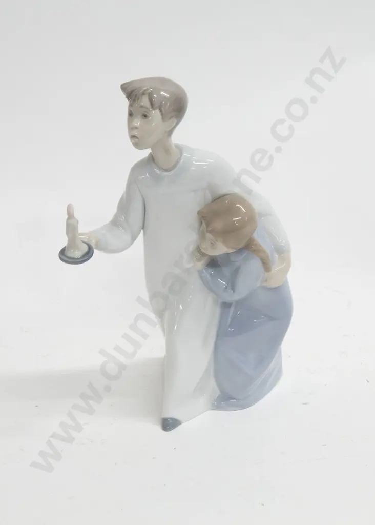 Lladro Figure Group of Brother and Sister Image 1++