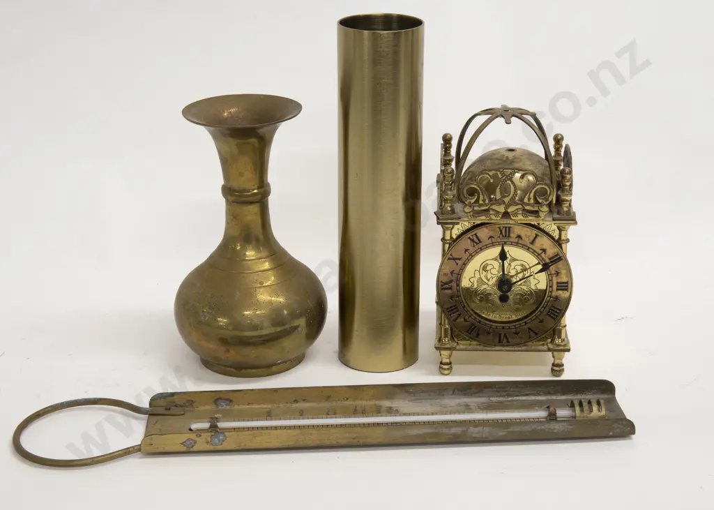 Quantity of Assorted Brassware Image 1++